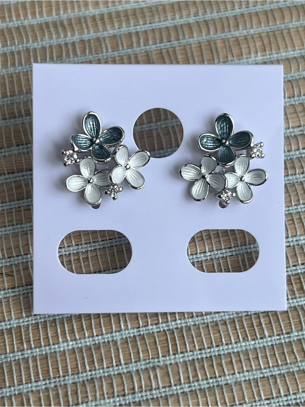 ⭐️-Floral Cluster Stud Earrings in Blue and White with crystal-white gold finish